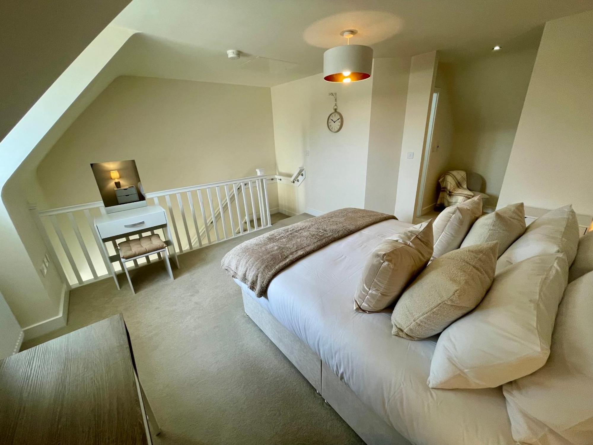 3-Bedroom Luxury Stay With Free Parking Маркет-Харборо Экстерьер фото