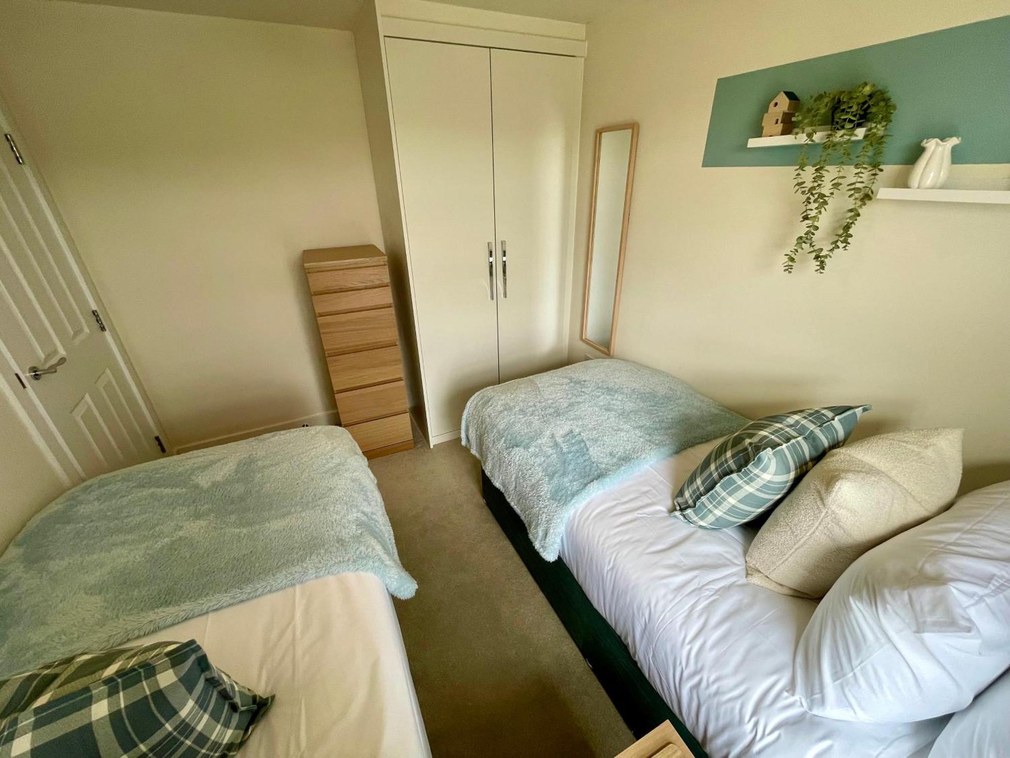 3-Bedroom Luxury Stay With Free Parking Маркет-Харборо Экстерьер фото