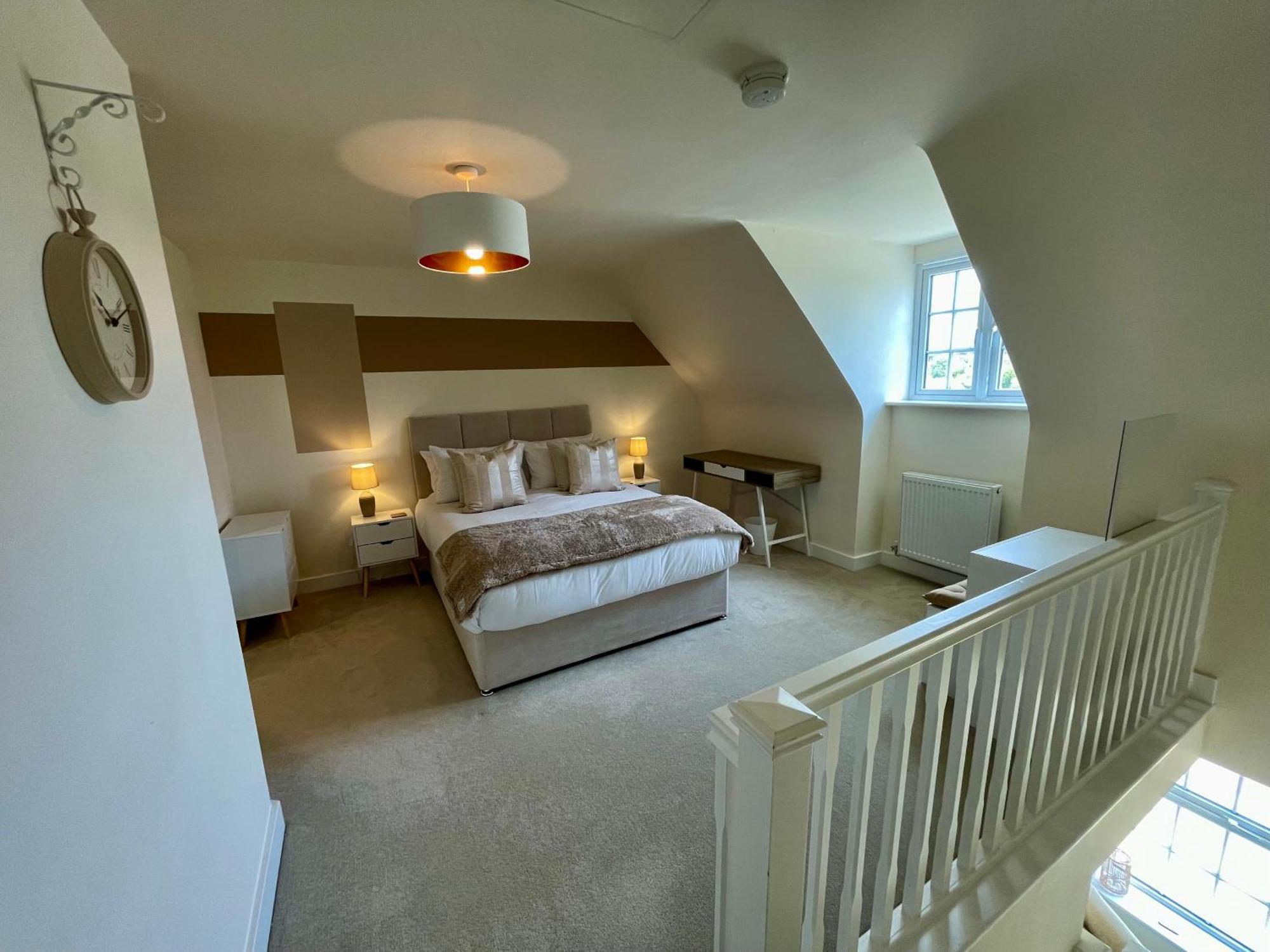 3-Bedroom Luxury Stay With Free Parking Маркет-Харборо Экстерьер фото