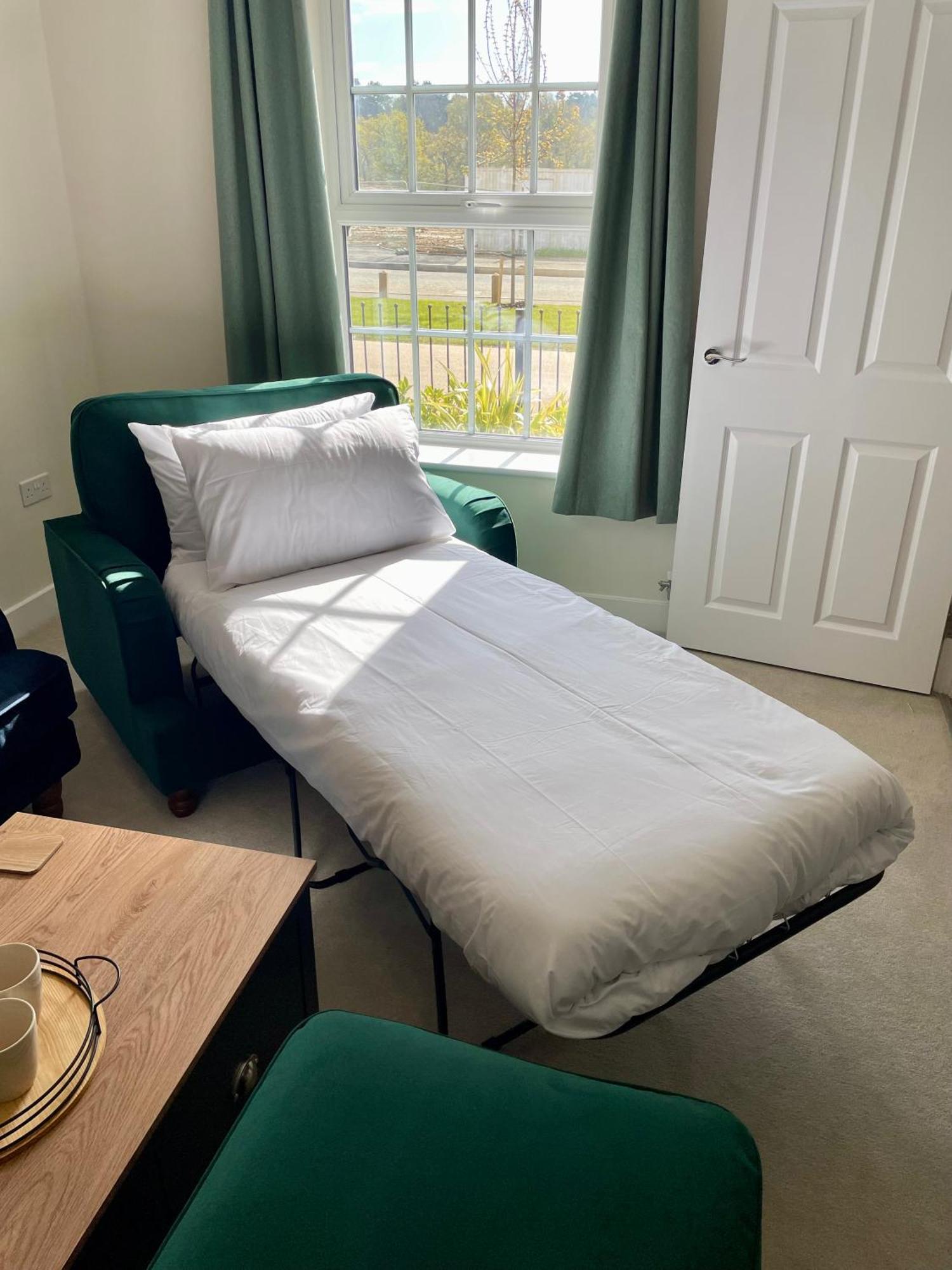 3-Bedroom Luxury Stay With Free Parking Маркет-Харборо Экстерьер фото