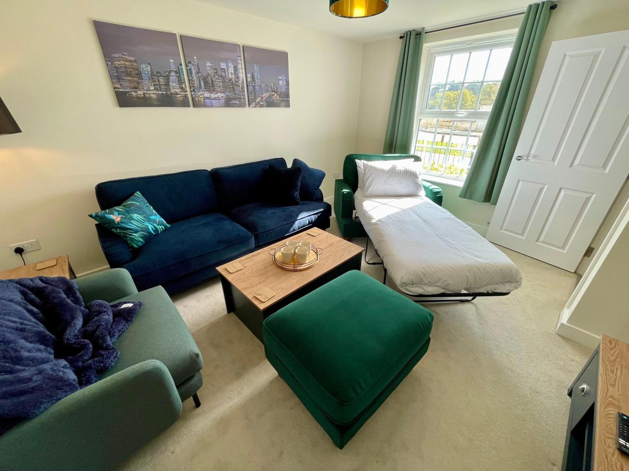 3-Bedroom Luxury Stay With Free Parking Маркет-Харборо Экстерьер фото