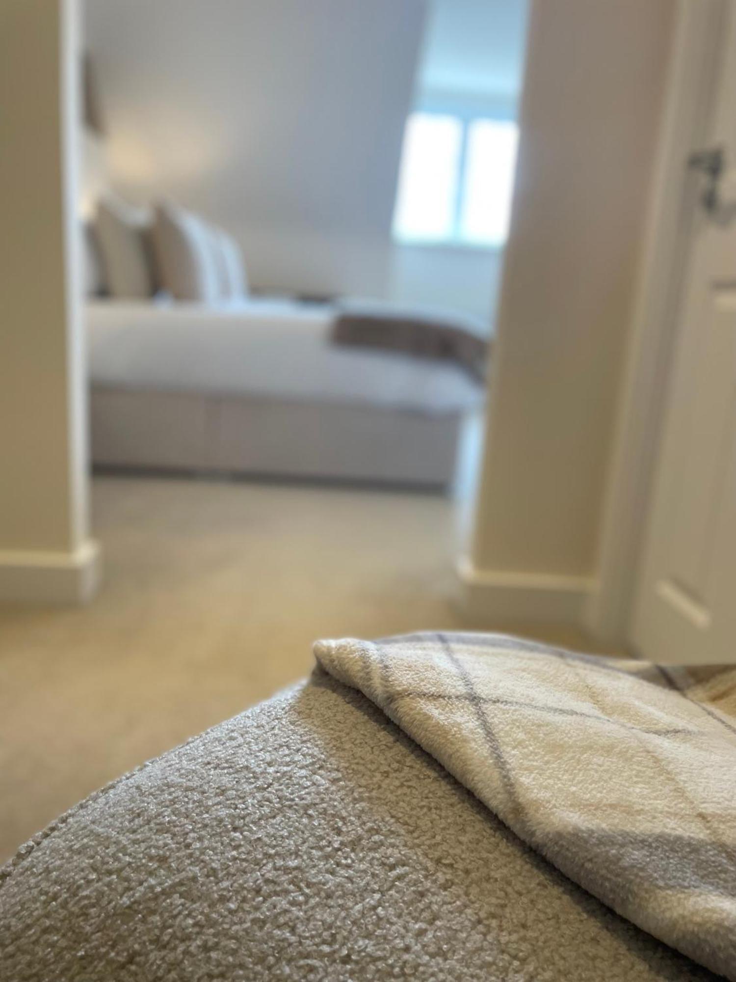 3-Bedroom Luxury Stay With Free Parking Маркет-Харборо Экстерьер фото