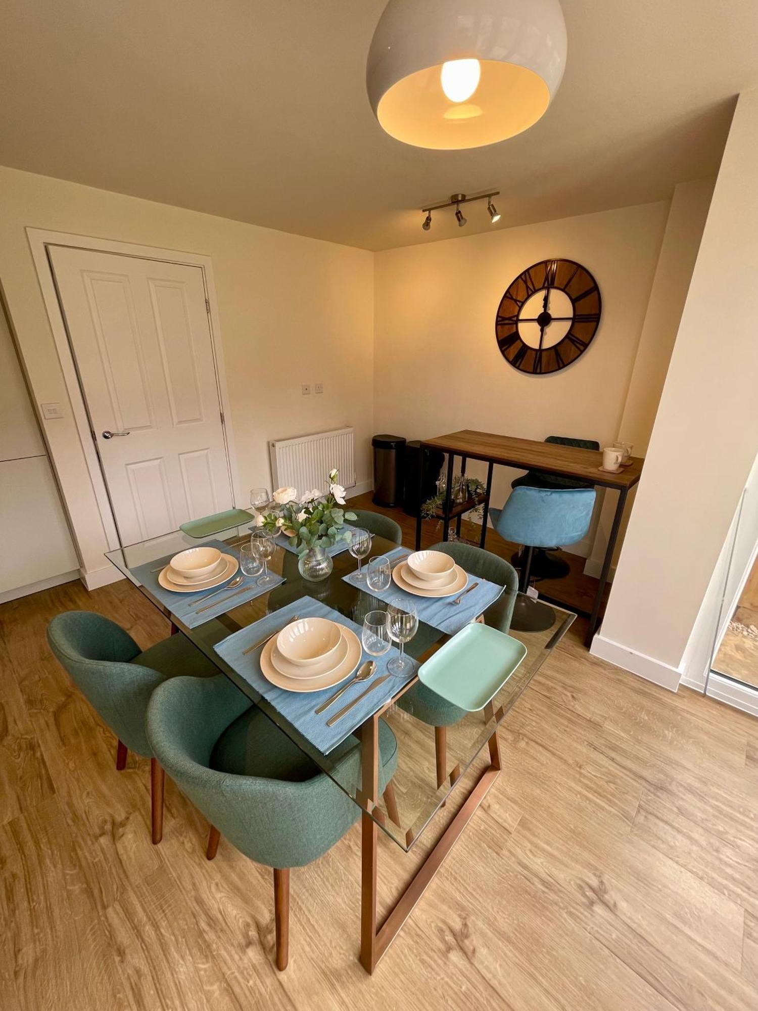 3-Bedroom Luxury Stay With Free Parking Маркет-Харборо Экстерьер фото